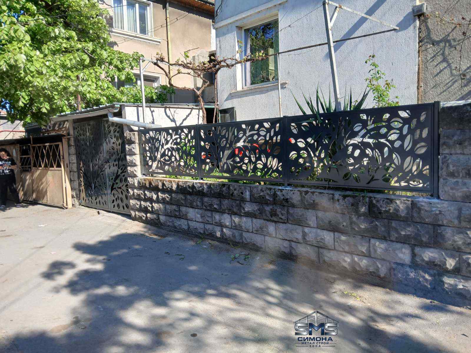 Dekorativni metalni ograda i vrata Dekorativni metalni ograda i vrata